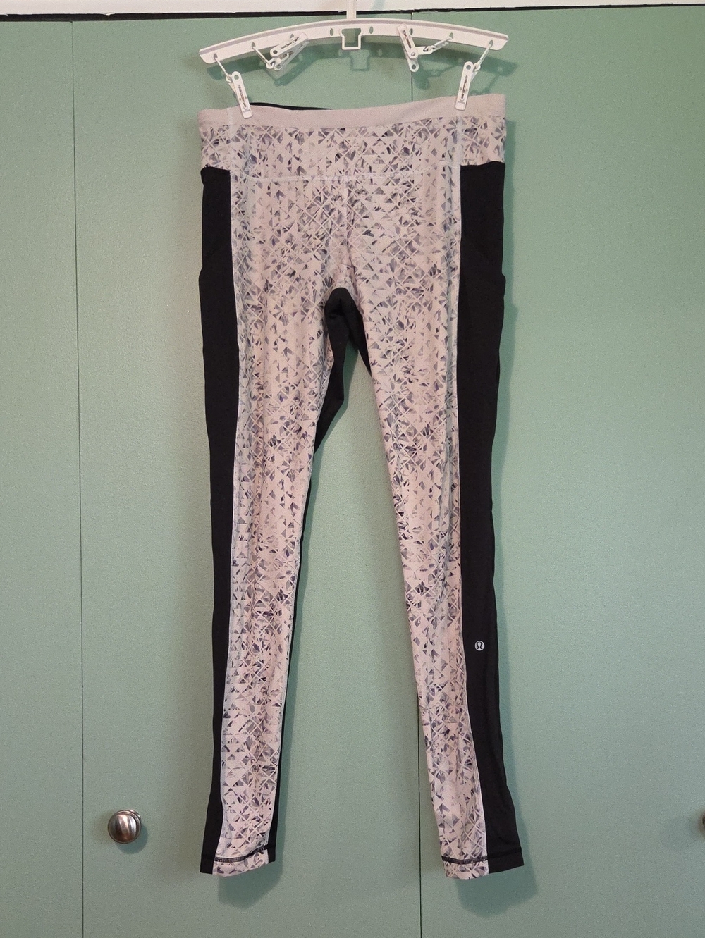Lululemon White And Black Printed Athletic Legging Size 10